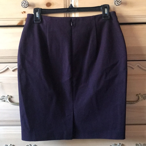 Vince | Burgundy Pencil Skirt Size 2 - Picture 2 of 7